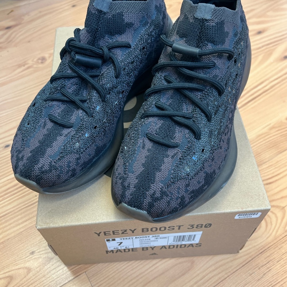 7M- Adidas Yeezy Boost 380 “Onyx” Sneakers